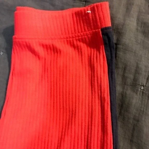 Cropped Ribbed Culottes in Red - Picture 6 of 8